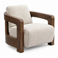 Moderne fauteuil met massief walnotenhouten frame en crèmekleurige bouclé bekleding, 76 x 78 x 72 cm